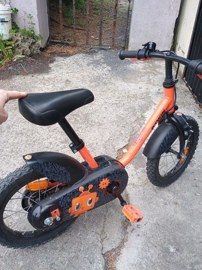 Kids bike with 14 inch wheels (small)