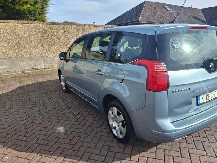 Peugeot 5008 2012