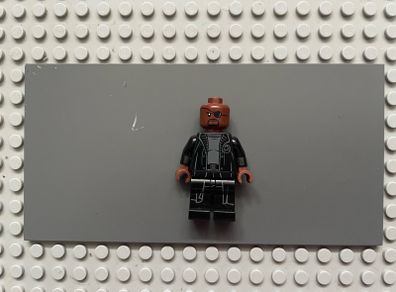 lego super heroes sh0585 Nick Fury - Gray Sweater and Black Trench Coat minifigure, Shirt Tail