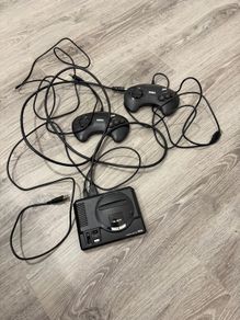 sega mega drive x 2 controllers
