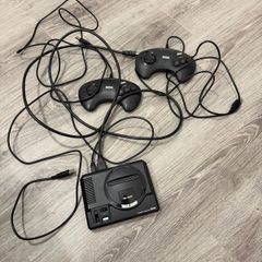 sega mega drive x 2 controllers