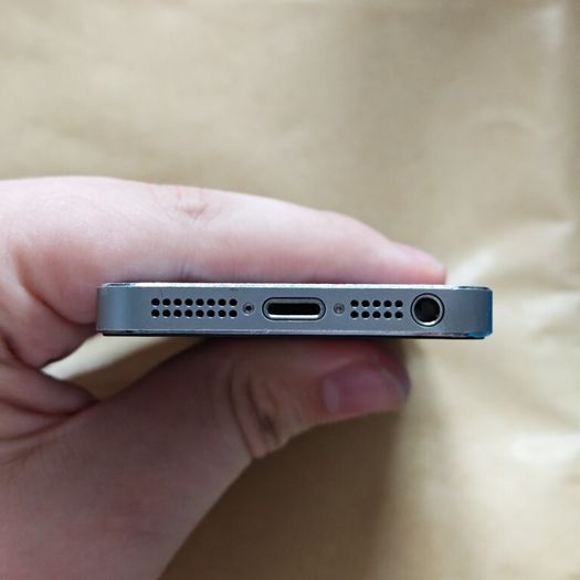 Apple iPhone 5s - 16GB - Space Gray - 3 Network - Activation Locked (For Parts / Repair)