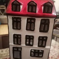 House Tealight Holder