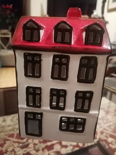 House Tealight Holder