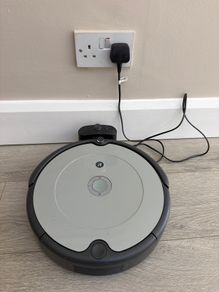 iRobot 698 Vacuum