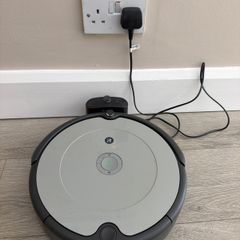 iRobot 698 Vacuum