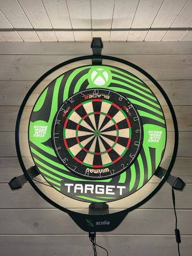 Winmau Blade 6 Dartboard + Limited Xbox Target Surround
