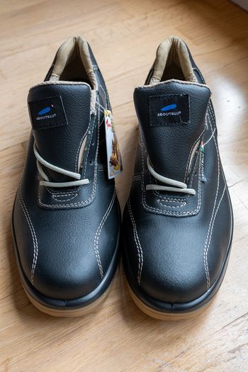 Safety shoes