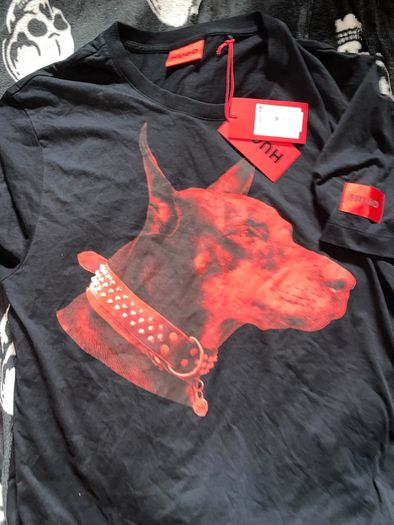 Hugo boss  T-shirt size xl brand new with tag
