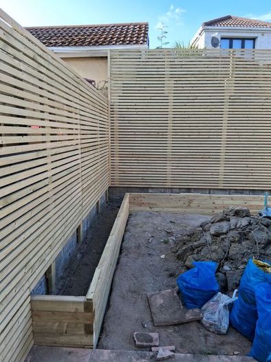 Fencing/wall toppers/Privacy screens