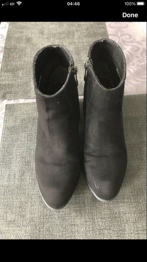 Ladies boots size 4
