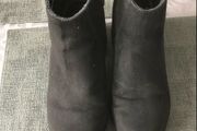 Ladies boots size 4