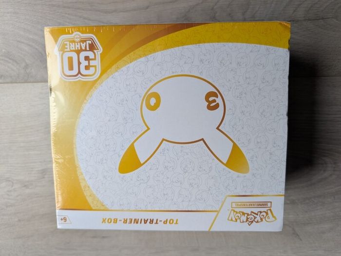 Pokemon 30 Jahre Top Trainer Box - NEU & OVP DEUTSCH - 30th Celebration Set