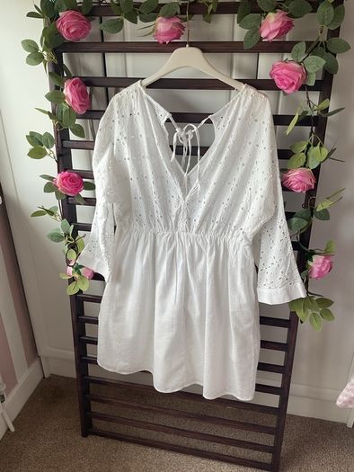 dress Zara white Broderie anglaise dress size large