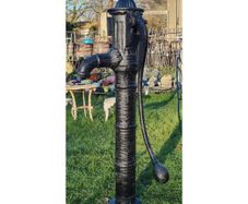 Cast Iron Pump Large Black H363