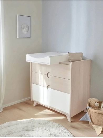 Nunila changing table with mattress