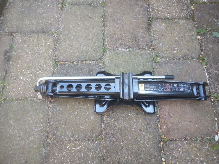 Volvo V60/s60 Car Jack Genuine Oem