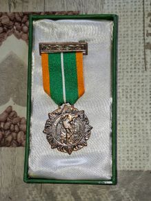 IRISH 1916 RISING Medals Irish War of Independence Replica PRICE IS FOR 1 ONLY Postage Available, Ideal for Dress Up, Stage, movies, Plays or Photos,