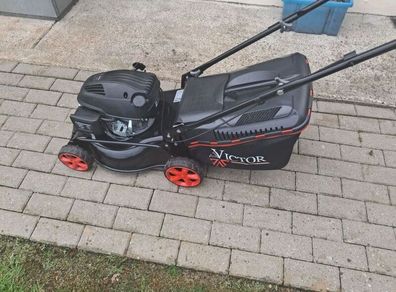 Victor Lawnmower 42cm Cut