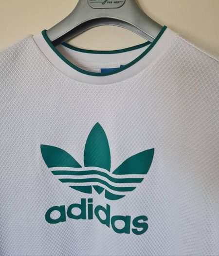 2017 Adidas originals jumper size 14 ptp 21" white polyester in excellent condition