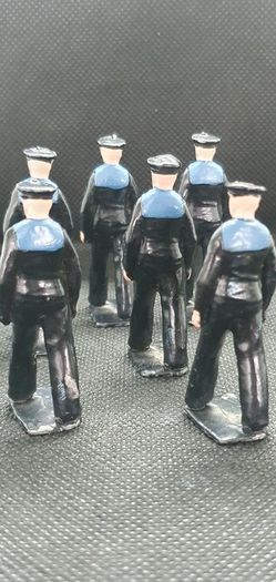 Rare and hard to find Vintage Early Britain's Hand Painted Lead Toy Soldiers (1940's) 6 Marching Sailors