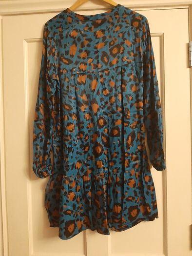 Gallery Blue pattern dress - Medium