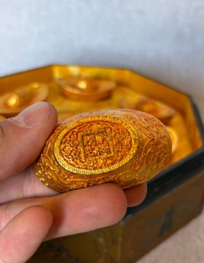 Vintage Chinese Octagonal Lacquered Box with Gilt-Bronze Sycee Ingots And Zodiac Coin