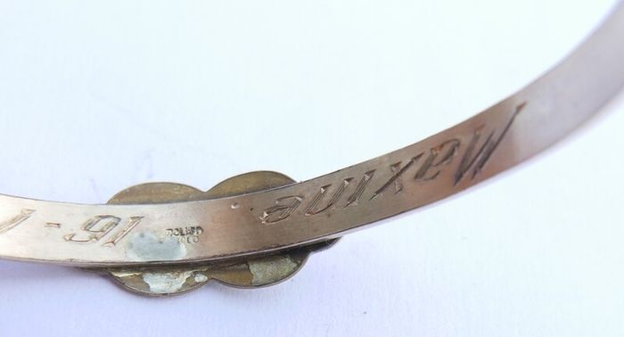 Vintage Child's Rolled Gold Engraved  Bangle Bracelet 2" - 5,32g