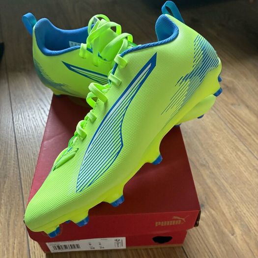 Junior football boots