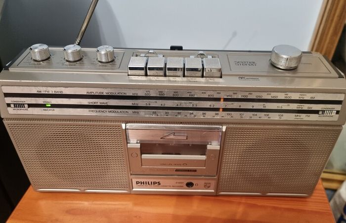 Vintage Philips D 8201 Cassette deck and Radio AM/FM/SW.