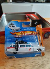 Hot wheels die cast 1:64 Ghostbusters ecto-1 2010