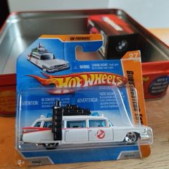 Hot wheels die cast 1:64 Ghostbusters ecto-1 2010