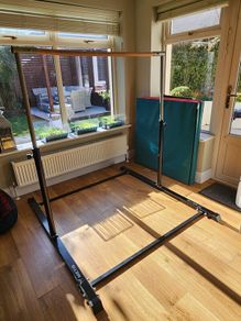 Metis gymnastics bar