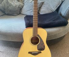 Yamaha FG700MS Acoustic Guitar + gig bag & tuner