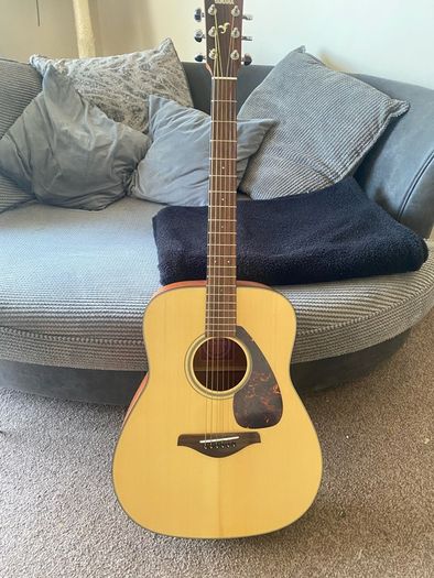 Yamaha FG700MS Acoustic Guitar + gig bag & tuner