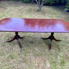 Mahogany extendable dining table