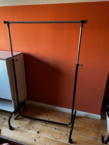 Clothes rail