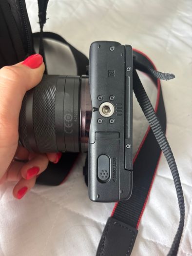 Canon Eos M100, bag and tripod