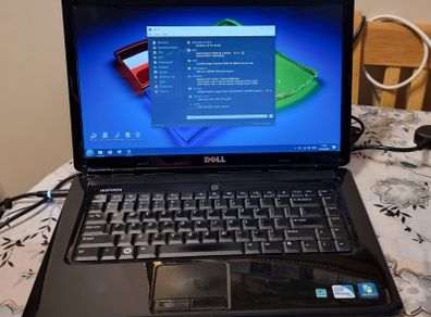 Dell laptop 1545, 2gb ram, 320 HDD, Has to be pluged in because battery (dead).
