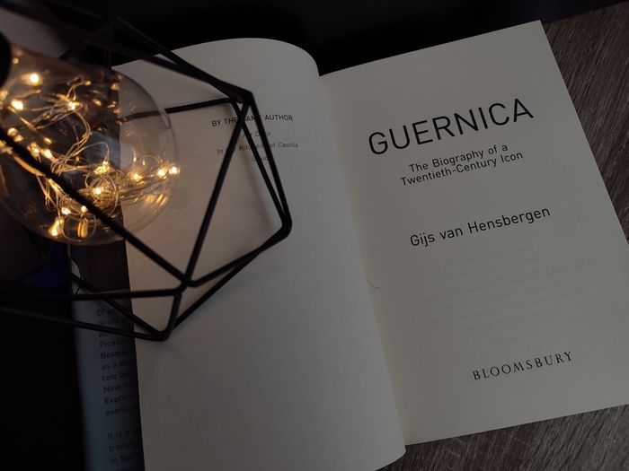 Guernica ! The Biography of a Twentieth-Century Icon ! Pablo Picasso ! 2004 ! by Bloomsbury !