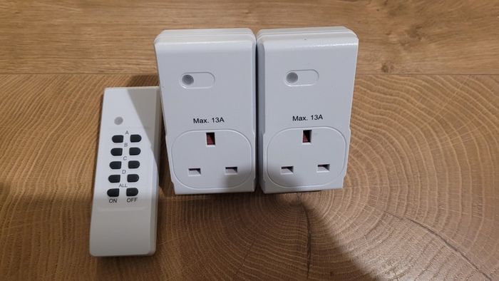 2 Remote Controlled RF Plug Sockets with Remote 13A