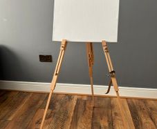 Easel