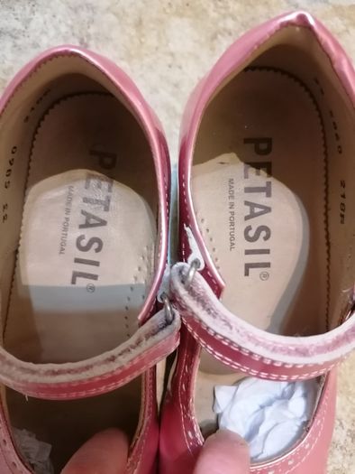 Petasil baby pink patent leather Mary Jane style shoes, size UK 1 / EU 33.