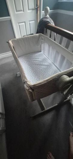 Chicco Next2Me Bedside Crib :Beige, Rocking, Height Adjustable