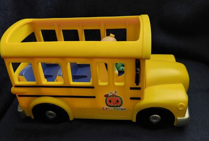 CoCoMelon Musical Bus with JJ figure (pr) (320) 1