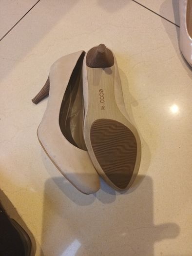 Ecco Suede Shoes.  S.40- 7. B.N.W.T