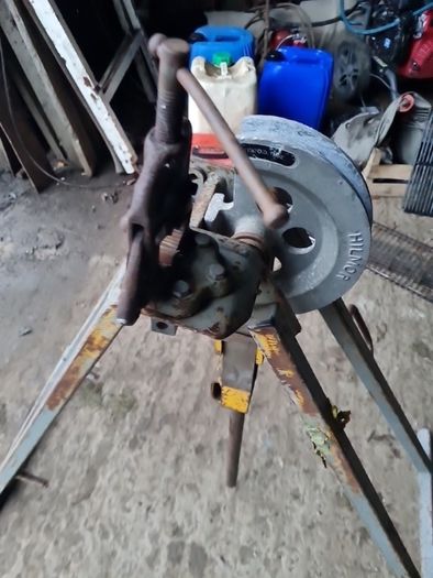 Antique pipe cutter