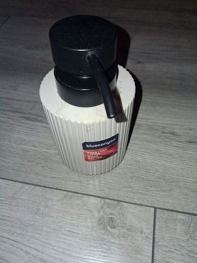 Only 2 Euro Each Picture Or 3 For Only 4 Euro!! - D.K.N.Y. & IKEA & Now Added - Bluecanyon Berkeley Soap Dispenser - Colour - Almond - Size - 9cm x 9cm x 15.2cm - RRP - 15.60 Sterling