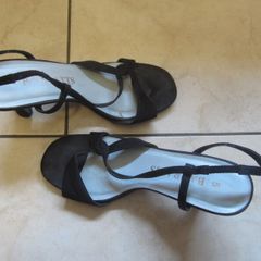 Barratts   black size 5
