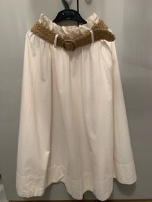 Beautiful 100 % cotton skirt. Size S. color cream.